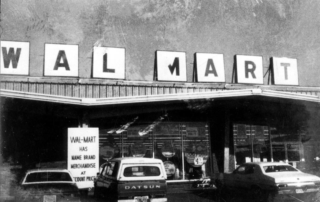 Very Rare 1970s-early 1980s Wal-Mart building. This might possibly